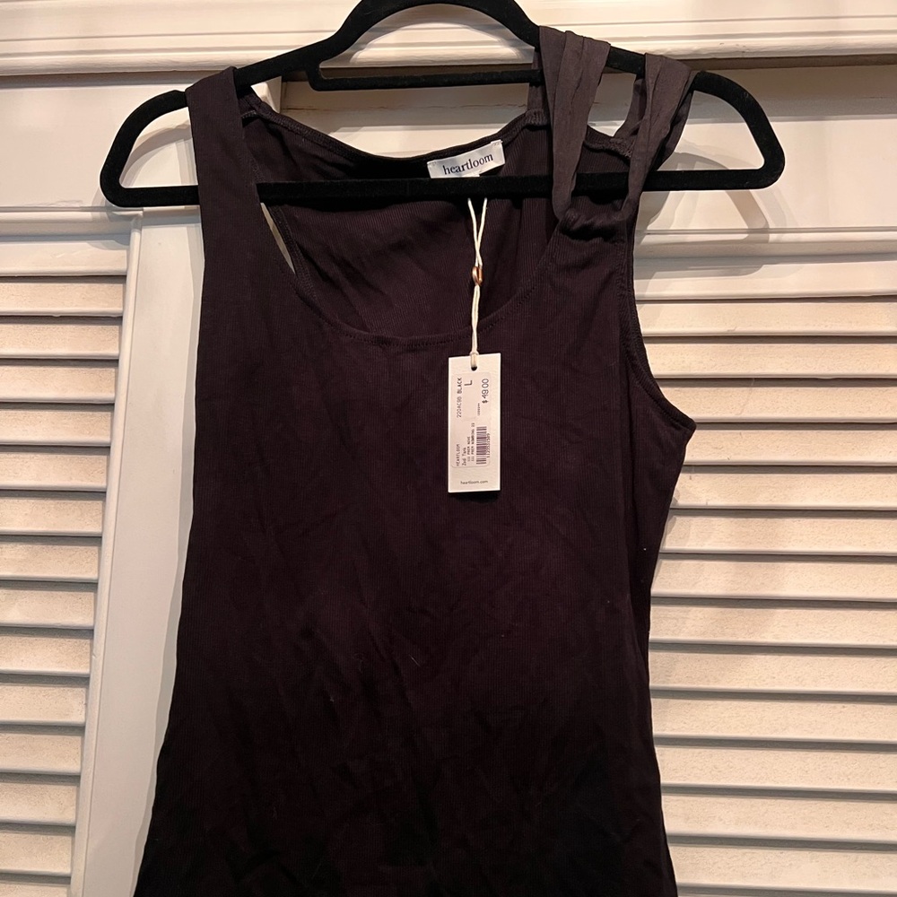 Heart loom Circle Shoulder Tank NWT